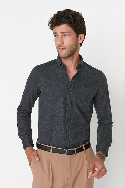 Trendyol Collection Schwarzes Slim Fit-Hemd mit einer Tasche - TMNAW20GO0523