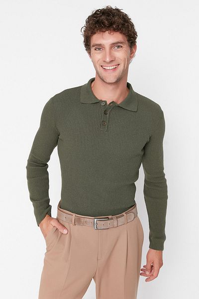 Trendyol Collection Khakifarbener, eng anliegender, geknöpfter, gerippter Strickpullover aus Baumwolle mit Polokragen TMNAW21KZ0567