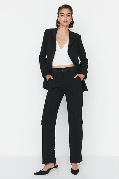 Trendyol Collection Czarne tkane spodnie o prostym kroju TWOAW23PL00041