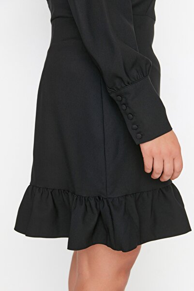 Trendyol Curve Nabírané černé tkané šaty - stojáček TBBAW23AH00038