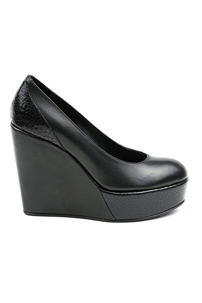 CANES AYAKKABI Kadın Siyah Deri Arkası Yılan Derisi Detaylı Dolgu