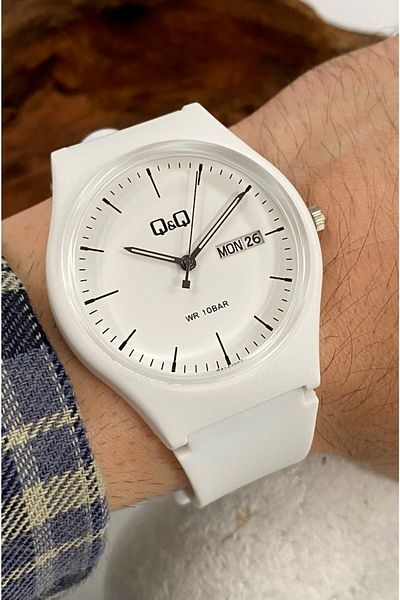 Q&Q A212j201yb Waterproof Unisex Wristwatch with Silicone Cord