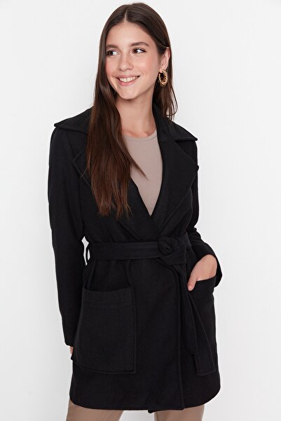 Trendyol Collection Černý vypasovaný vlněný kabát s páskem TWOAW20KB0032