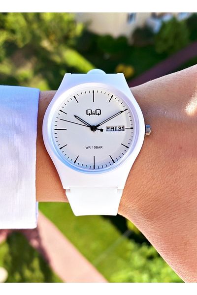 Q&Q A212j201yb Waterproof Unisex Wristwatch with Silicone Cord