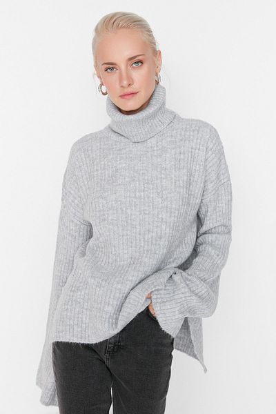 Trendyol Collection Šedý svetr s měkkým texturovaným rolákem Wide Fit TWOAW23KZ0054
