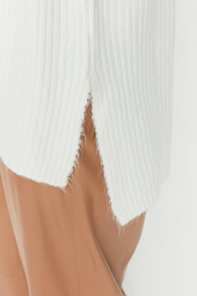 Trendyol Collection Wide Fit Ecru Knitwear Sweater - Soft Texture Twoaw23Kz0054