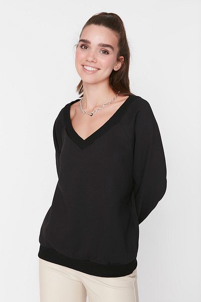 Trendyol Collection Schwarzes Boots-Sweatshirt mit V-Ausschnitt und dickem Fleece innen, Strick, TWOAW23SW00184