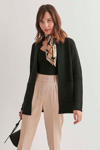 Vitrin Strickjacke mit Kragen und Taschendetail