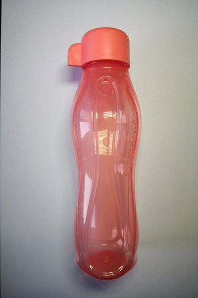 Tupperware غطاء لولبي لزجاجة مرجانية صديقة للبيئة سعة 310 مل