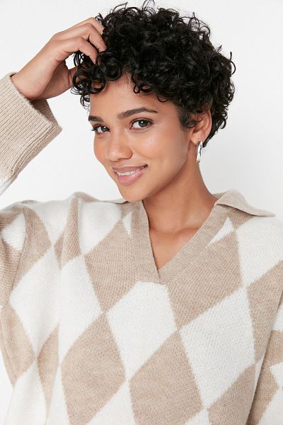 Trendyol Collection Beige gemusterter/Jacquard-weicher Strickpullover – Wide Fit TWOAW23KZ00904