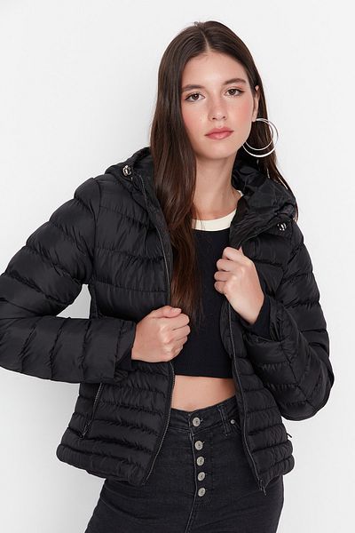 Trendyol Collection Winterjacke - Schwarz - Puffer
