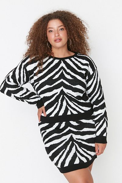 Trendyol Curve Schwarzes gemustertes Strickoberteil- und -unterteil-Set TBBAW23CP00001