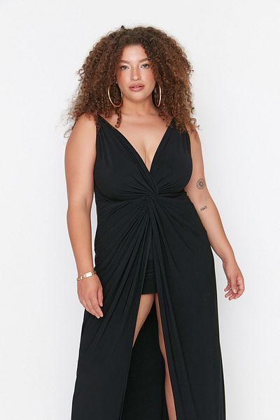 Trendyol Curve Langes schwarzes Abendkleid aus Strick – Drapiertes Detail TBBSS22AD00000