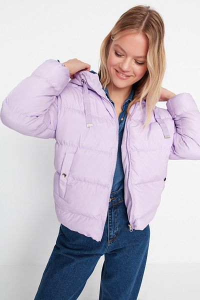 Trendyol Collection Fliederfarbener, wasserabweisender, aufblasbarer Anorak-Mantel mit übergroßem Muster und Kapuze TWOAW21MO0022