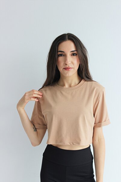 NOVADA Καφέ μπλουζάκι με λαιμόκοψη ποδηλάτου, βασικό crop μοντέλο