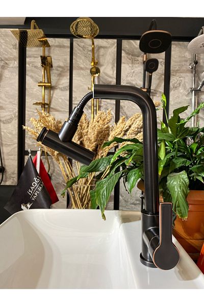 İSAOĞLU YAPI Matte Black Spiral Kitchen Faucet Sink Faucet Pivoting Head Sink Faucet