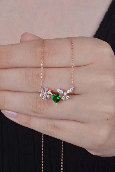 ESSARE 925 Ayar Gümüş Yeşil Kalp Taşlı Tasarım Kolye