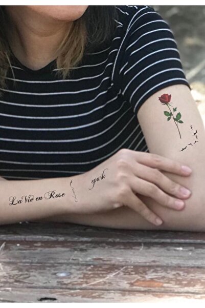 Mecit Tuhafiye Love Yazılı ve Gül Dövme