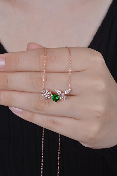 ESSARE 925 Ayar Gümüş Yeşil Kalp Taşlı Tasarım Kolye