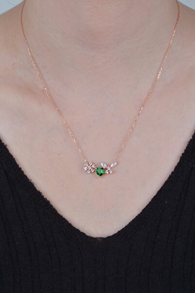 ESSARE 925 Ayar Gümüş Yeşil Kalp Taşlı Tasarım Kolye