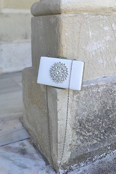 LA CALZATURE Βραδινό κουτί φόρεμα White Leather Thrones Stoned Cornered Special Chain