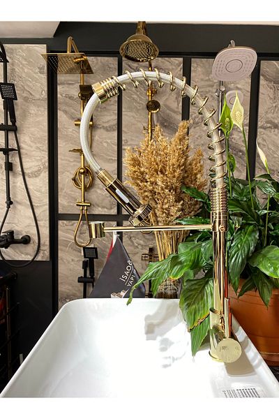 İSAOĞLU YAPI Shiny Gold Industrial Pivoting Head Kitchen Faucet Gold Sink Faucet Gold Kitchen Faucet