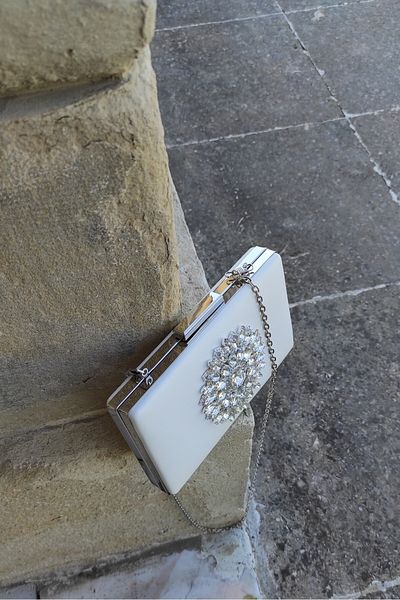 LA CALZATURE Βραδινό κουτί φόρεμα White Leather Thrones Stoned Cornered Special Chain