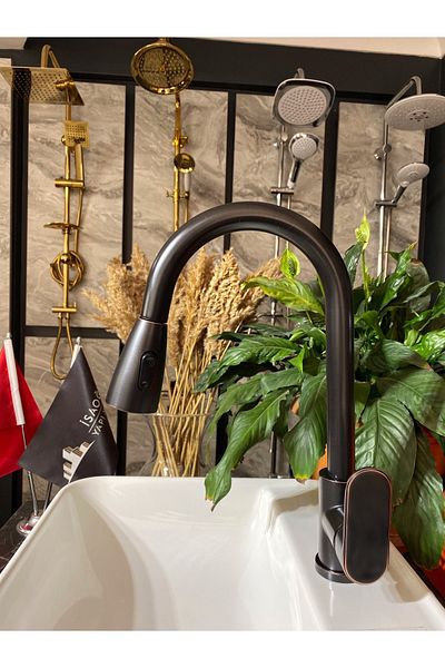 İSAOĞLU YAPI Black Spiral Kitchen Faucet Sink Faucet with Extending Hose Movable Head Tap Matte Black