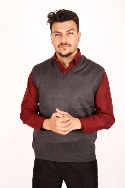 FATELLA Мъжки пуловер с V-образно деколте от фина вълнена плетена материя