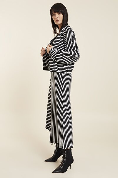 Hanna's by Hanna Darsa Kadın Siyah-beyaz Çizgili Önden Fermuarlı Örme Ceket
