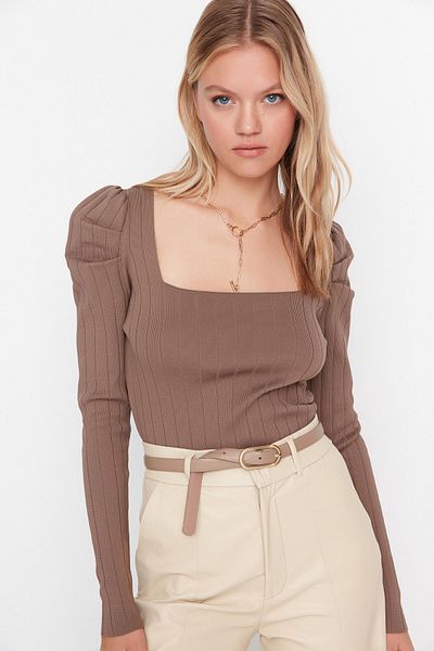 Trendyol Collection Pletený svetr s norkovým čtvercovým límcem TWOAW21KZ0649