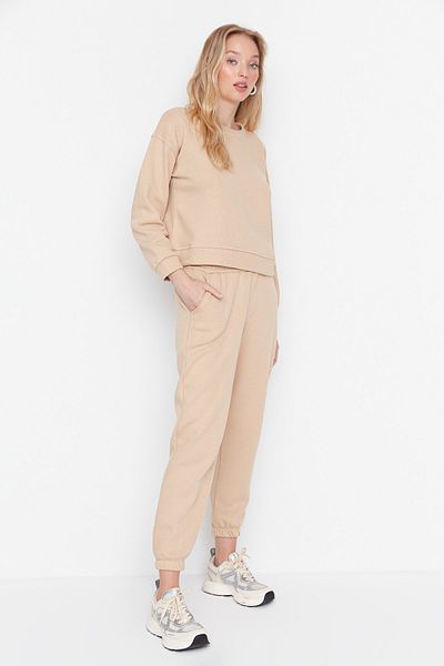 Trendyol Collection Μπεζ κανονική/κανονική εφαρμογή Basic χοντρό φλις πλεκτό σετ γυμναστικής TWOAW23EM00001