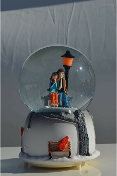 MUJGAN Sokak Lambasının Altında Buluşan Oturan Aşıklar Işıklı Foto Model Kar ...