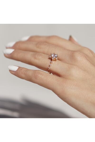 Çelikoğlu Kuyumculuk 14 Ayar Altın Camdaki Kız Yüzük 2,19 Gr