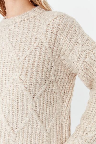 Trendyol Collection Široký pletený svetr s jemným kamenem a texturou TWOAW23KZ01373