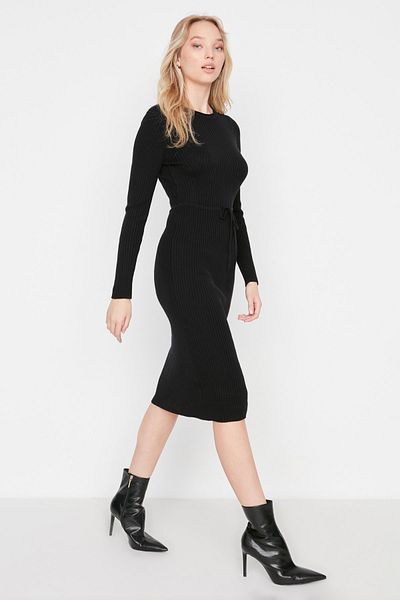Trendyol Collection Midi šaty ze šňůrového úpletu - černé TWOAW23EL00535