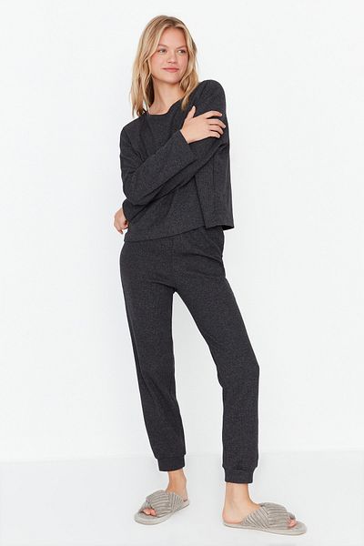 Trendyol Collection Geräuchertes Strick-Pyjama-Set mit Waffelmuster – THMAW23PT00021