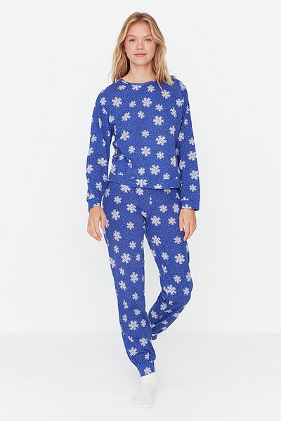 Trendyol Collection Mehrfarbiges Pyjama-Set aus 100 % Baumwolle mit Weihnachtsmotiven THMAW23PT00314