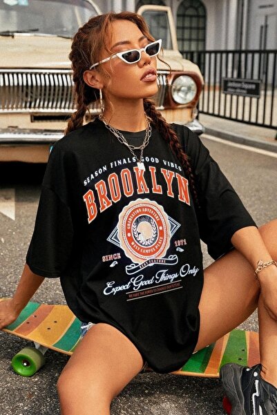 Machetta Γυναικείο μπλουζάκι με στάμπα μεγάλου μεγέθους Black Brkyln Season F...