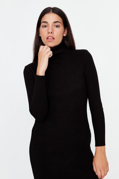 Trendyol Collection Fekete garbós, hasított, részletes kötöttáru ruha TWOAW23EL00662