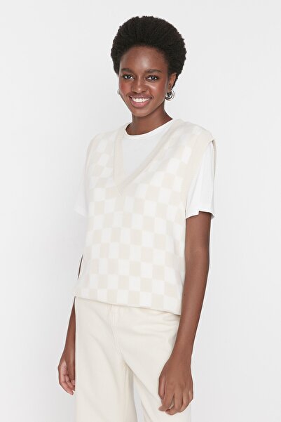 Trendyol Collection Beige V-Neck Knitwear Sweater TWOAW22BZ0045