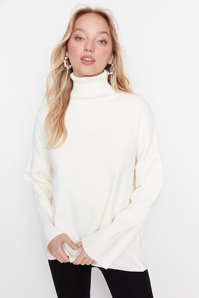 Trendyol Collection Weit geschnittener Strickpullover in Ecru – TWOAW23KZ00206