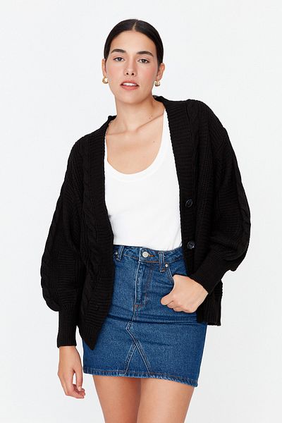 Trendyol Collection Schwarzer Strick-Cardigan mit weiter Passform TWOAW22HI0176