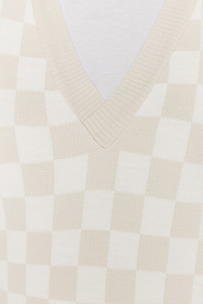 Trendyol Collection Beige V-Neck Knitwear Sweater TWOAW22BZ0045
