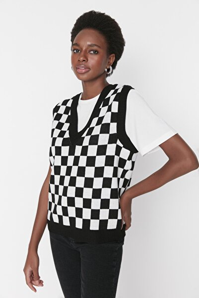 Trendyol Collection Черен трикотажен пуловер с V-образно деколте TWOAW22BZ0045