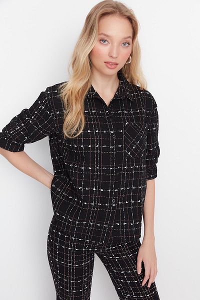 Trendyol Collection Czarna tkana tweedowa koszula w kratę z kieszeniami TWOAW23GO00020
