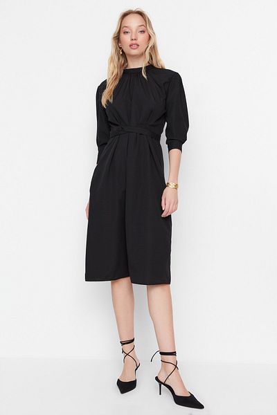 Trendyol Collection Detailní tkané šaty Black Gather TWOAW23EL00217