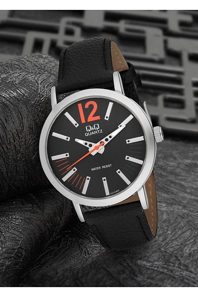 Q&Q Men's Leather Wristwatch Gu72