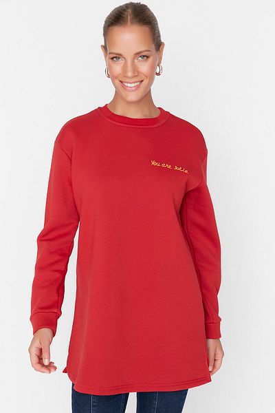 Trendyol Modest Red Crew Neck Basic Knitted Sweatshirt with Embroidery Detail TCTAW23TW00063