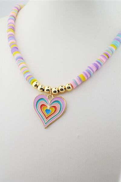 By Zeyna Aksesuar قلادة فومو ملونة على شكل قلب مطلية بالمينا للنساء